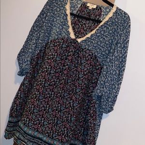 Floral pattern dress.